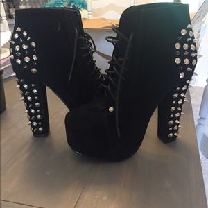 Black heeled boots NWOT